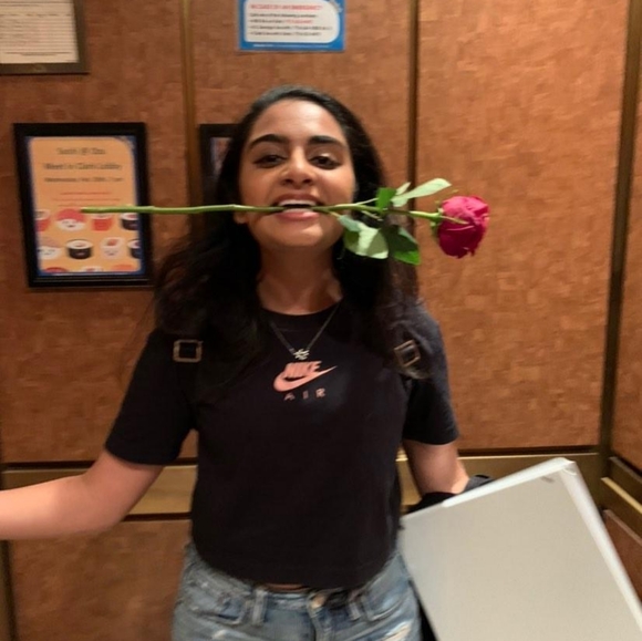 Meet your Posher, Eshika - Picture 2 of 3